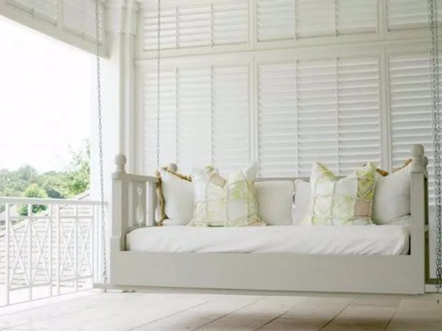 Traditional Swing Bed